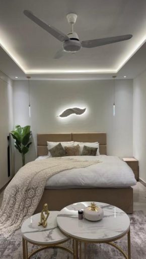 Luxe Studio Apt, Balcony, Self-Checkin, Gulberg